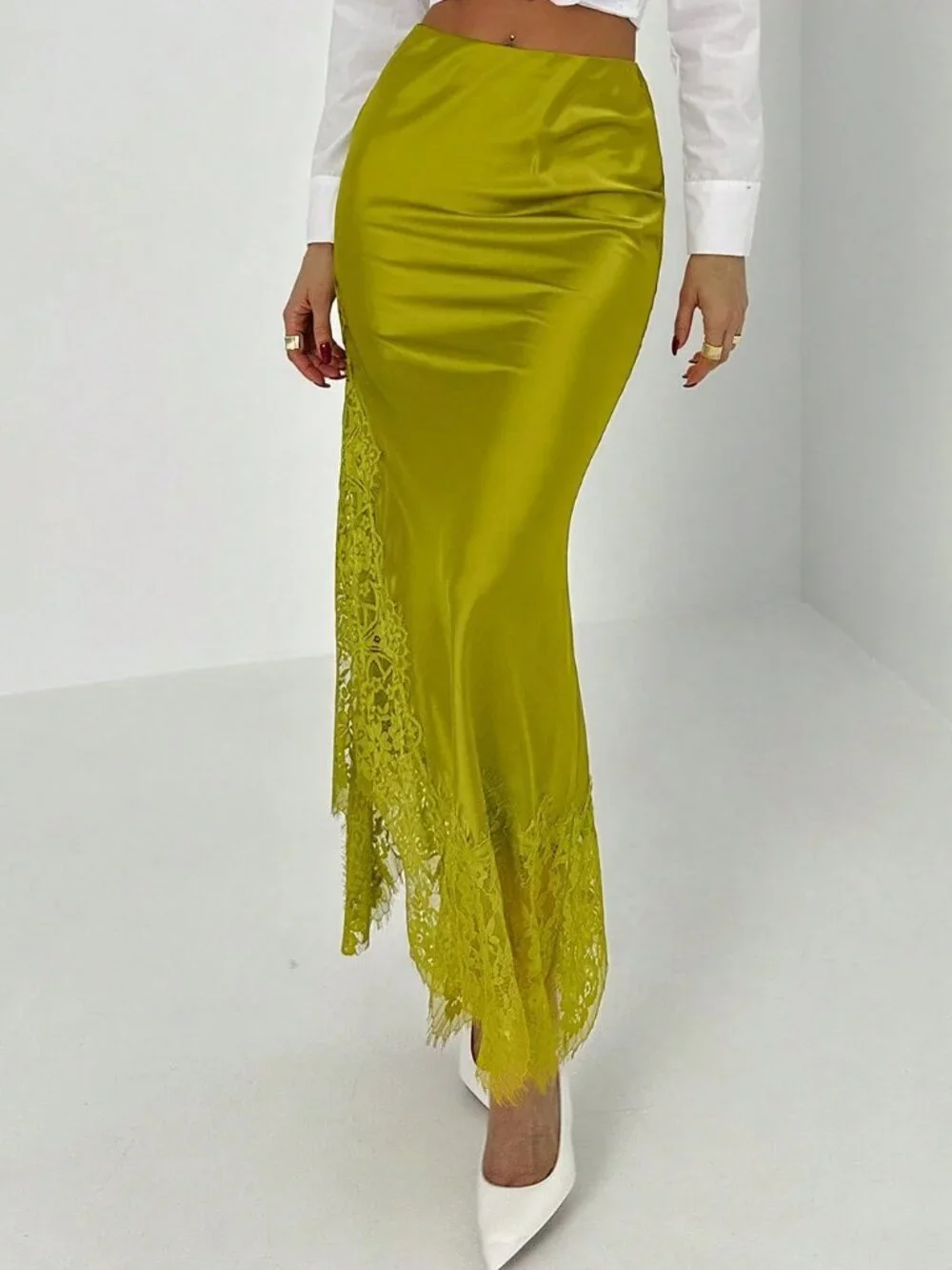 Green Chic Women's Midi Skirt with Lace Trim Side Slit - Picture 7 of 9